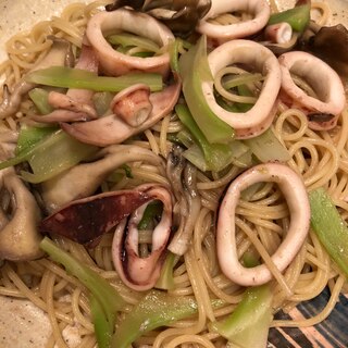 イカとブロッコリーの茎と舞茸の和風パスタ^_^